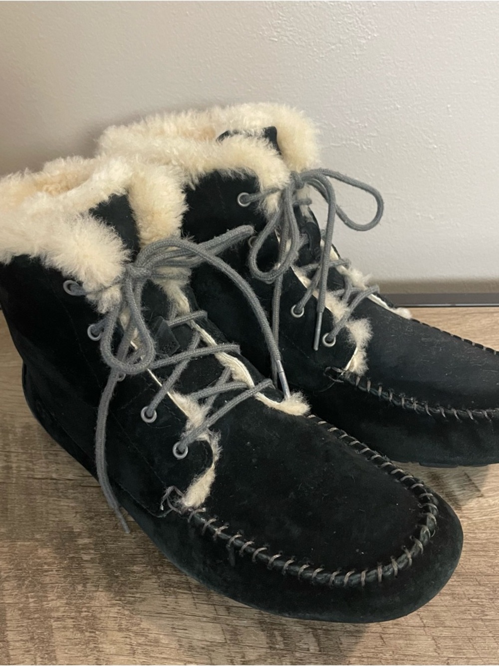 Women's UGG Black Suede CHICKAREE Lined SHEARLING ANKLE Boots Moccasins BOOTIES